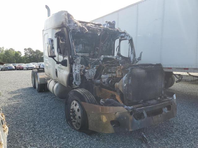  Salvage Freightliner Cascadia 1