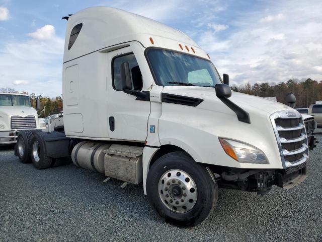  Salvage Freightliner Cascadia 1