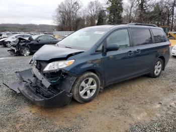  Salvage Toyota Sienna