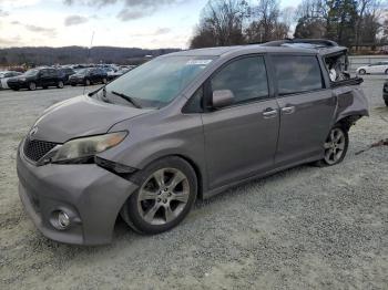  Salvage Toyota Sienna