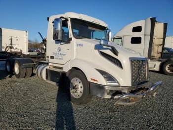  Salvage Volvo Vn