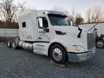  Salvage Peterbilt 579