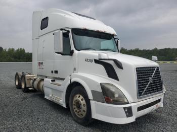  Salvage Volvo Vnl
