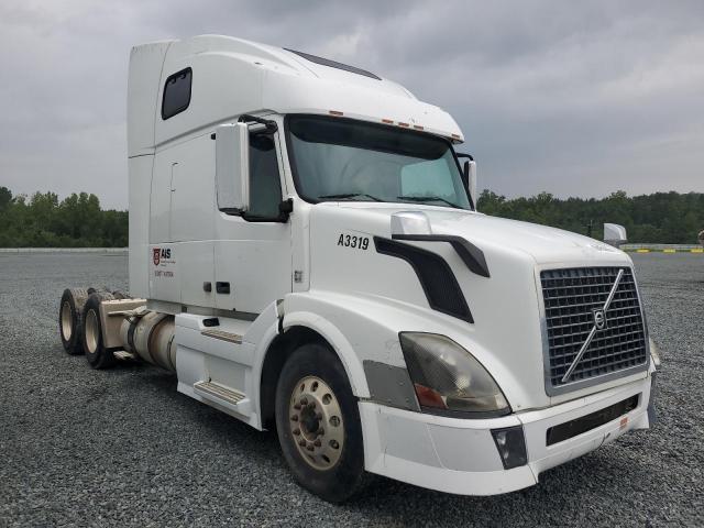 Salvage Volvo Vnl