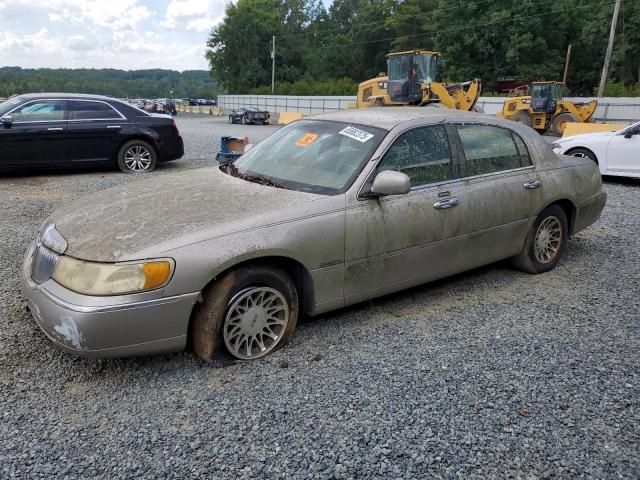  Salvage Lincoln Towncar