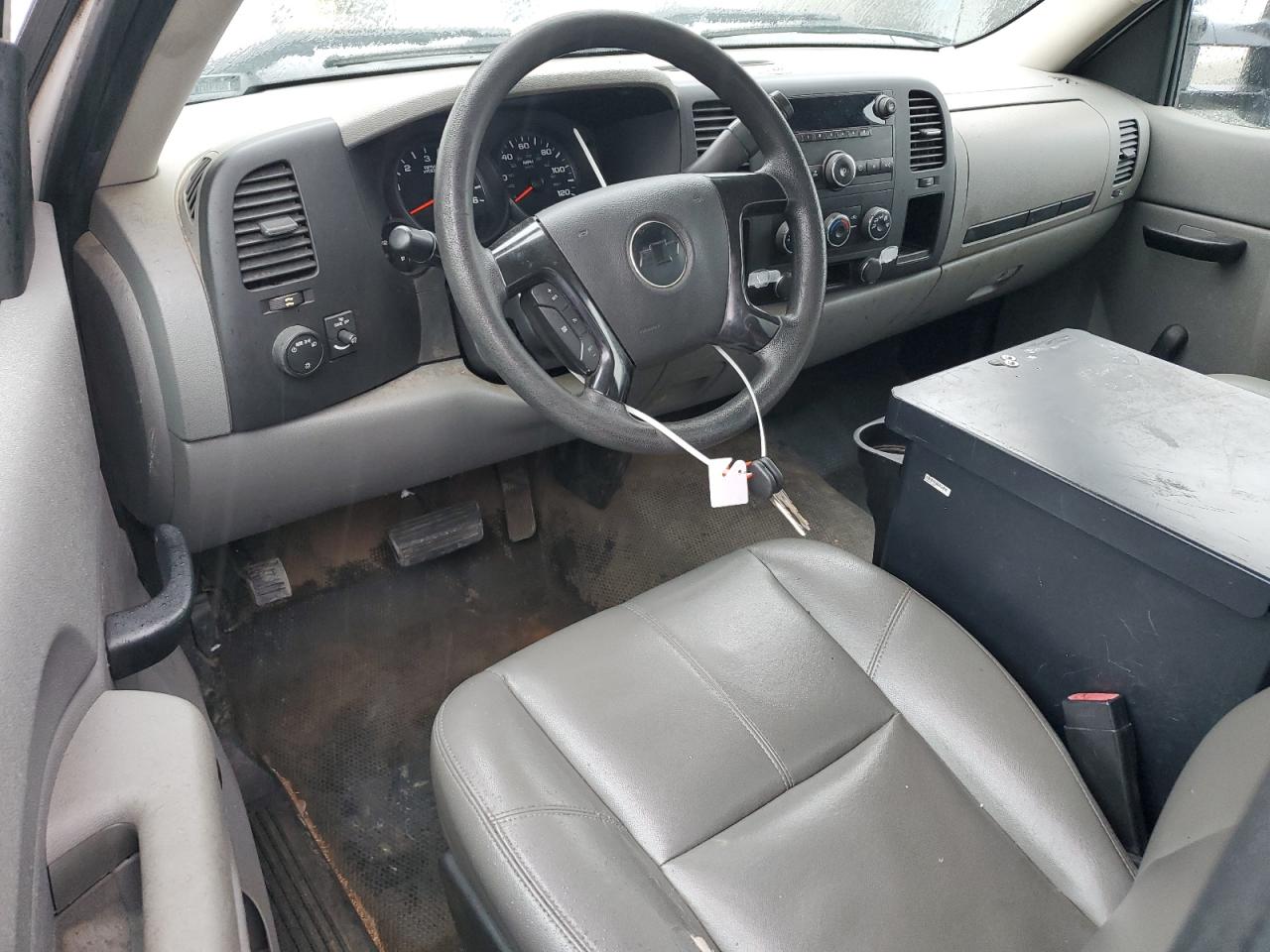 Chevrolet Silverado C1500 Image 3