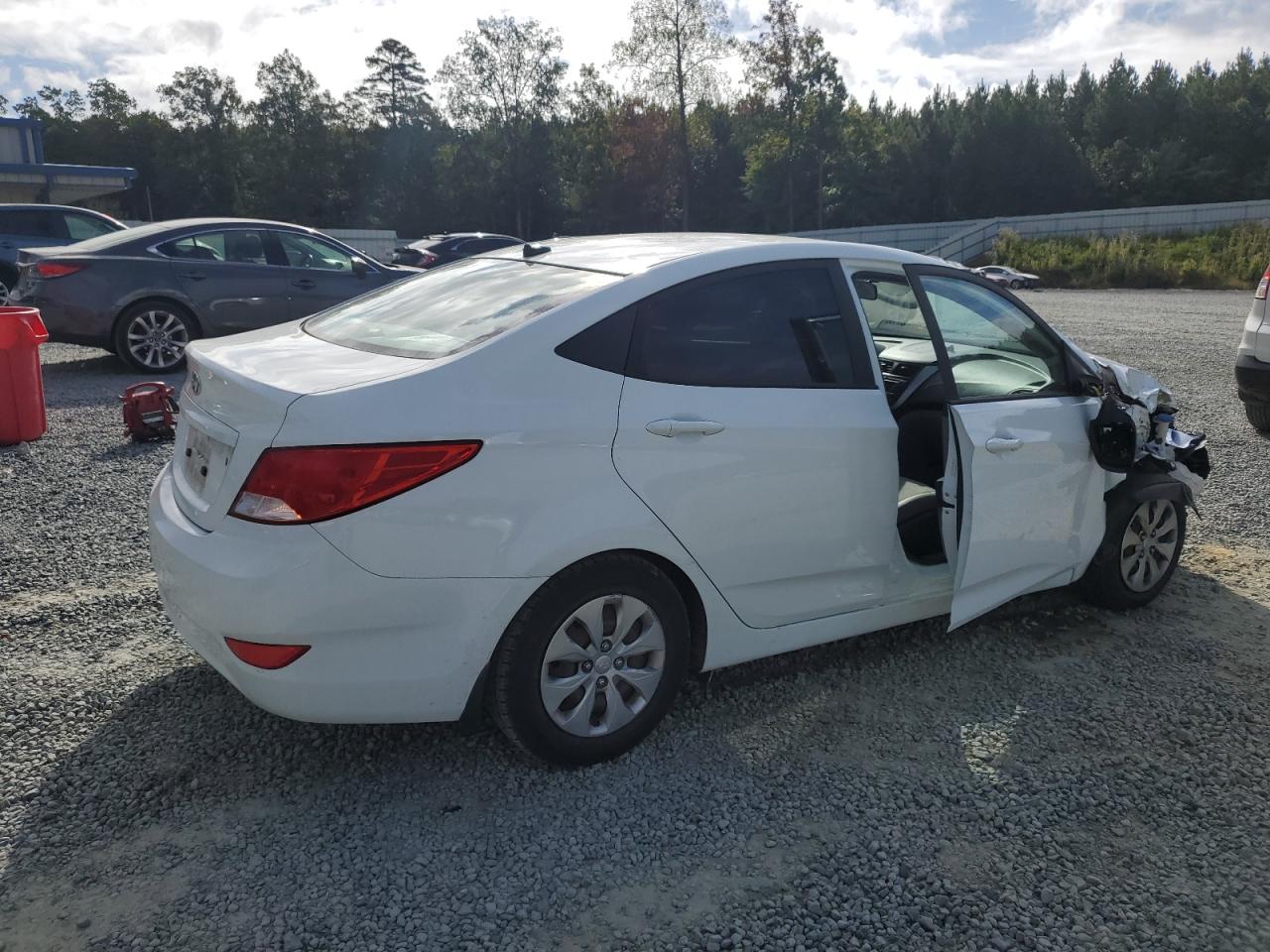 Hyundai ACCENT Se Image 2