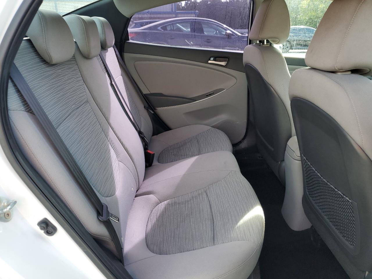 Hyundai ACCENT Se Image 9