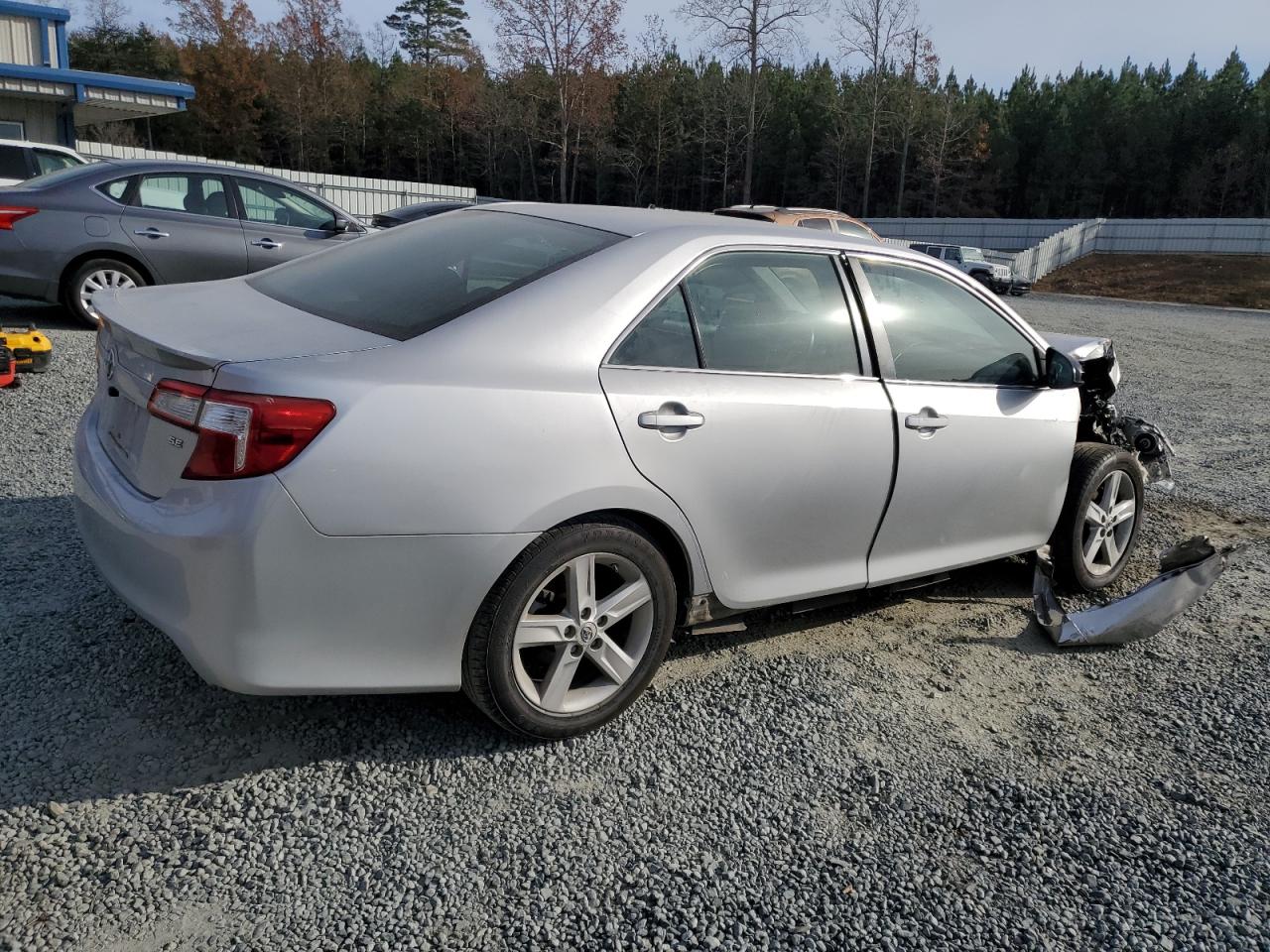 Toyota Camry Base Image 3