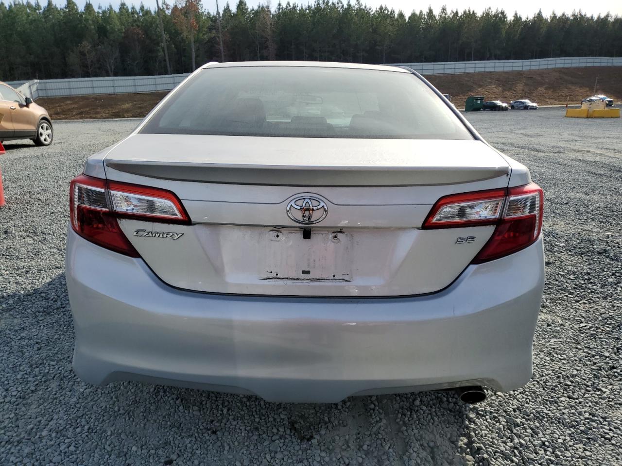 Toyota Camry Base Image 7
