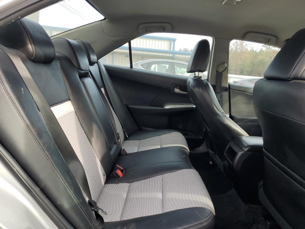 Toyota Camry Base Image 8