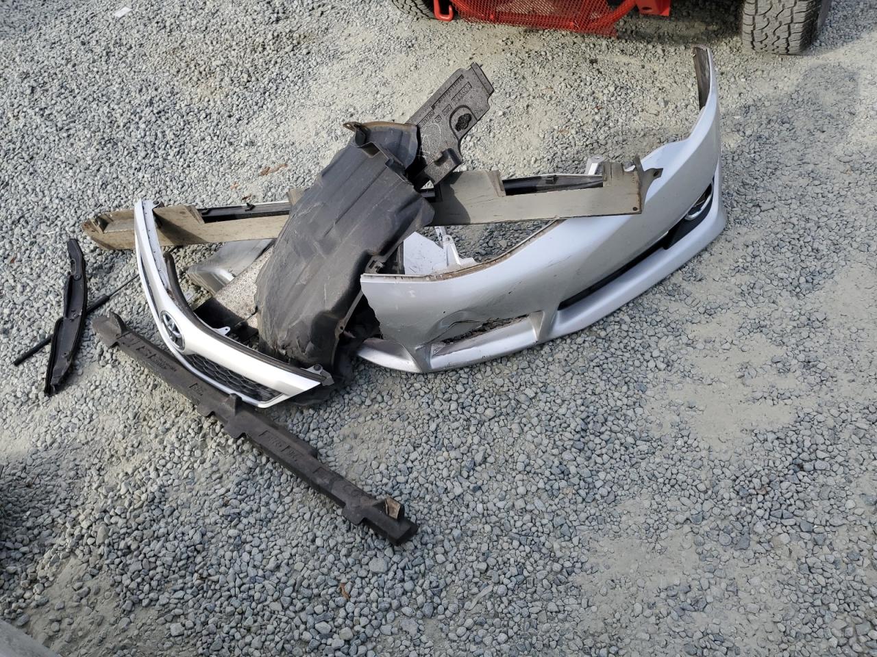 Toyota Camry Base Image 2