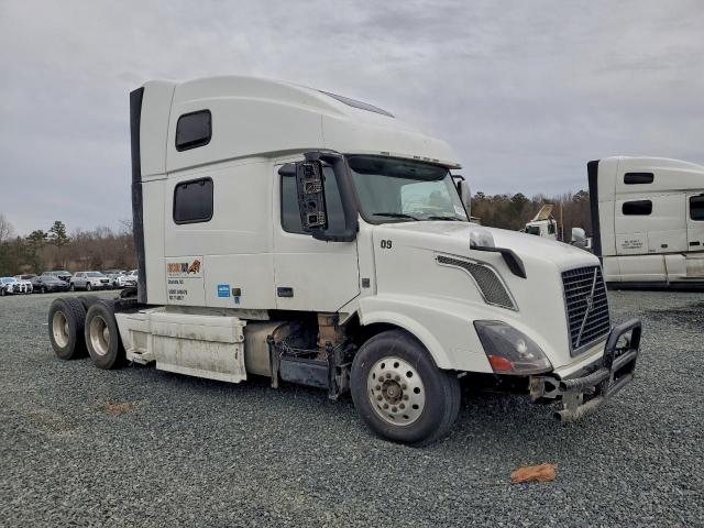  Salvage Volvo Vnl