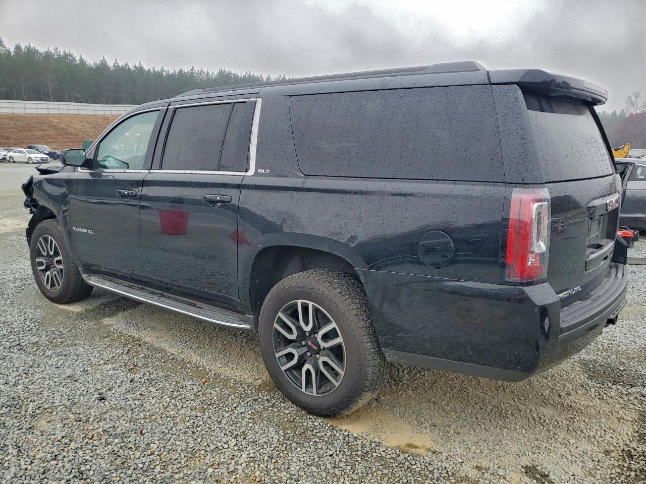 GMC Yukon K1500 Slt Image 3