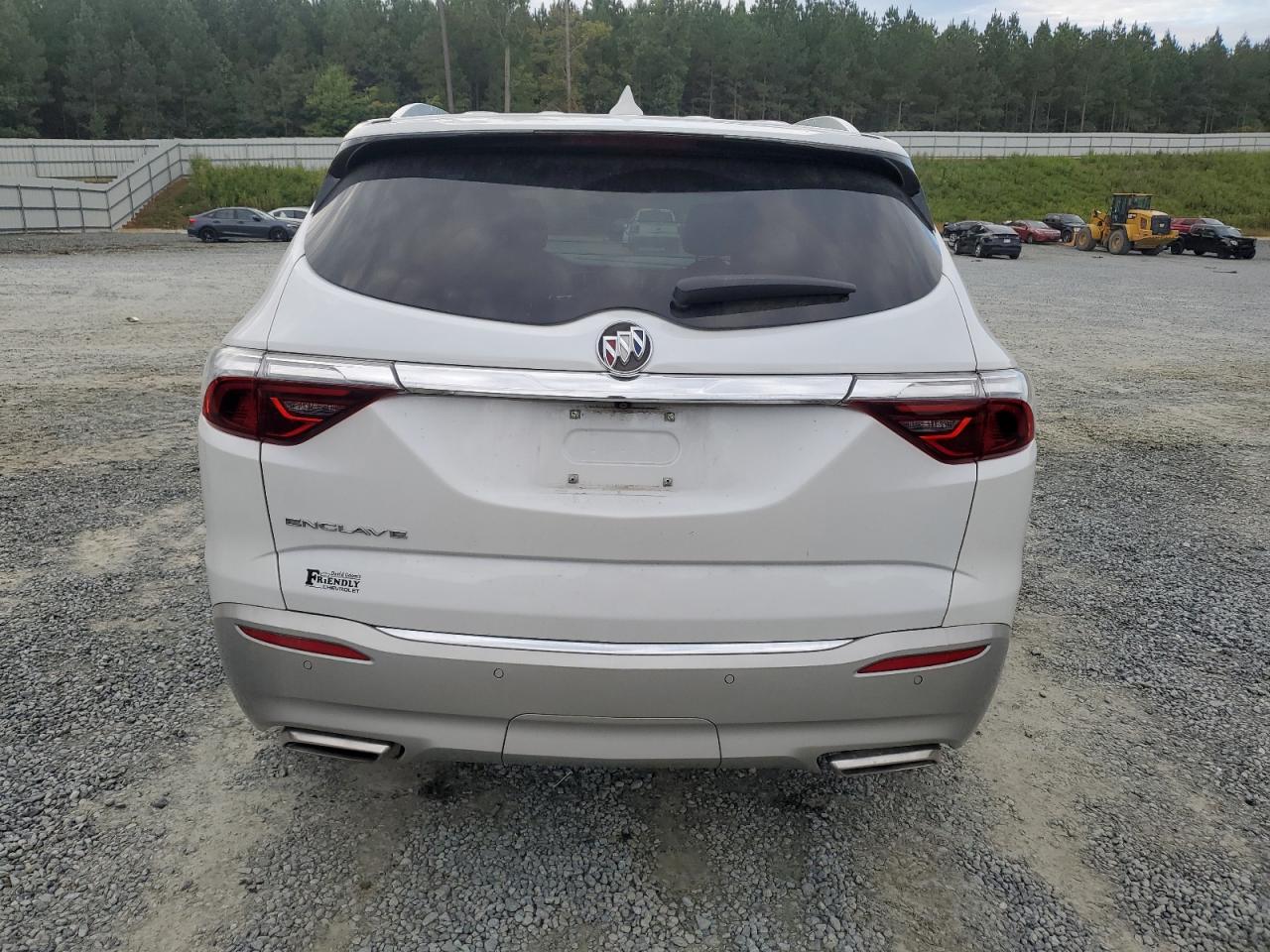 Buick Enclave Essence Image 2