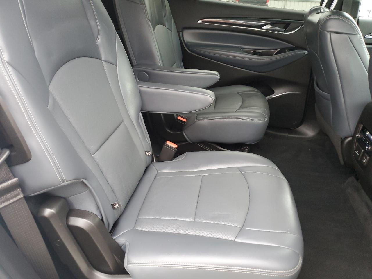 Buick Enclave Essence Image 11