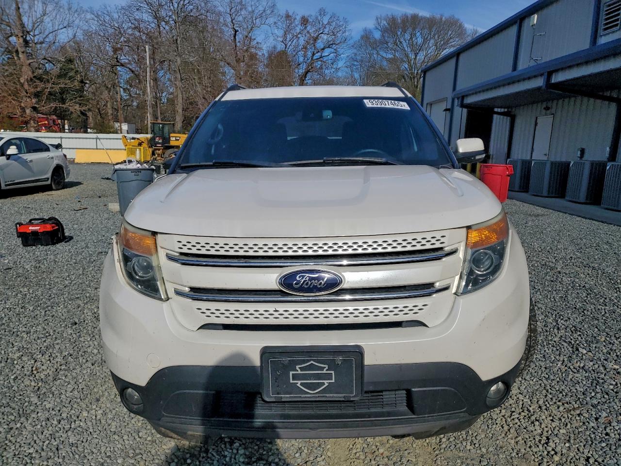 Ford Explorer Limited Image 3