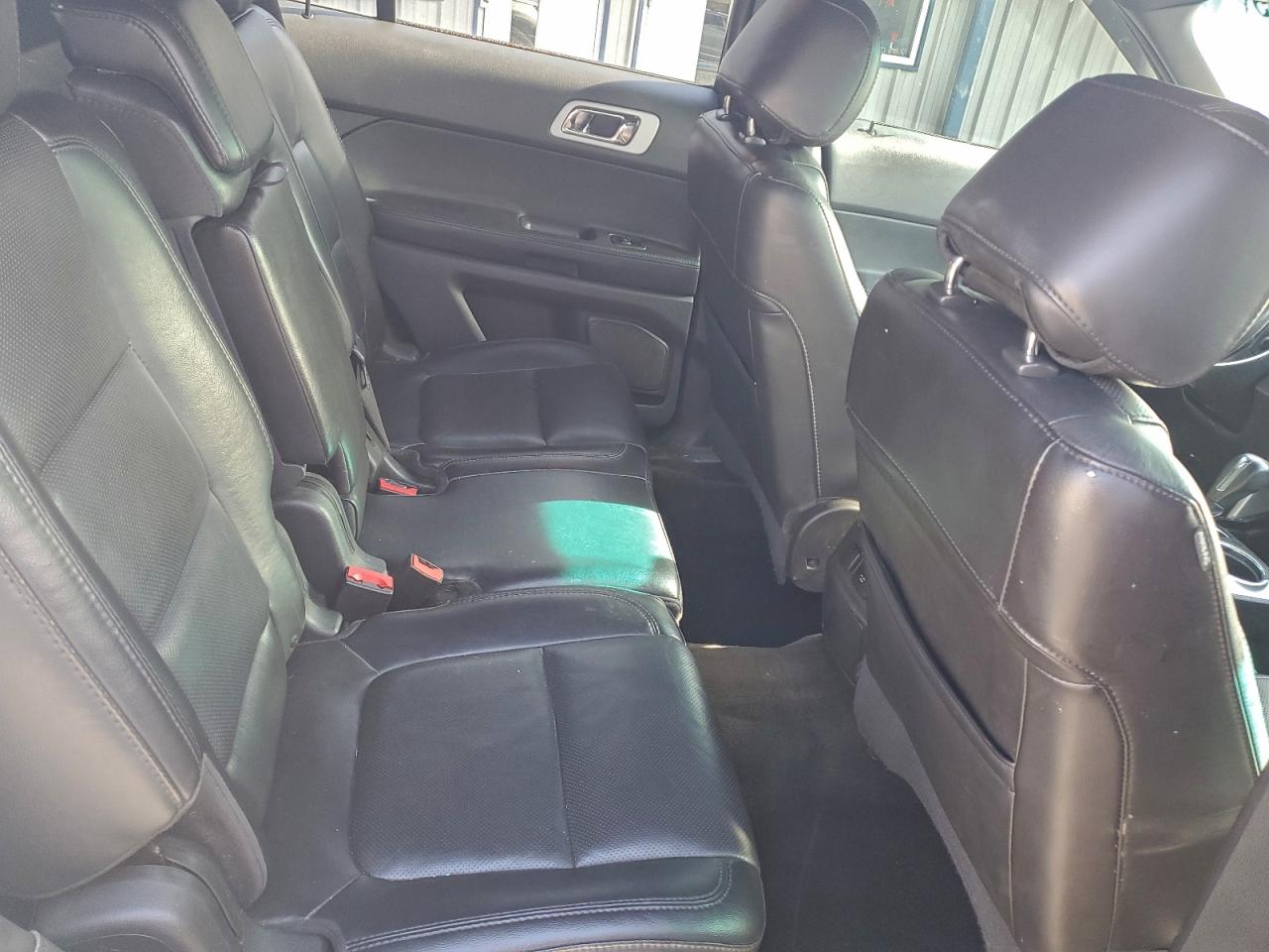 Ford Explorer Limited Image 4