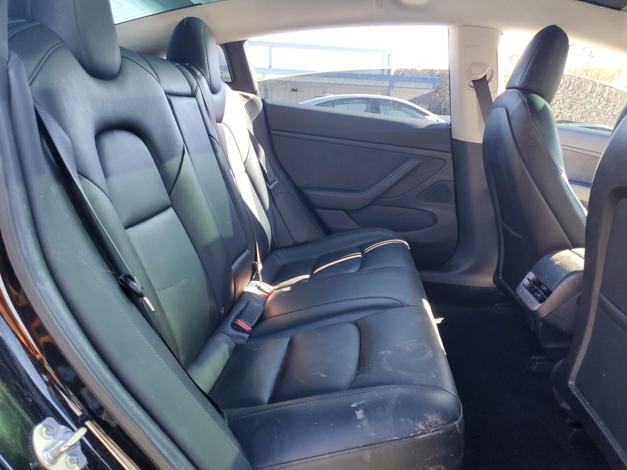 Tesla Model 3 Image 7