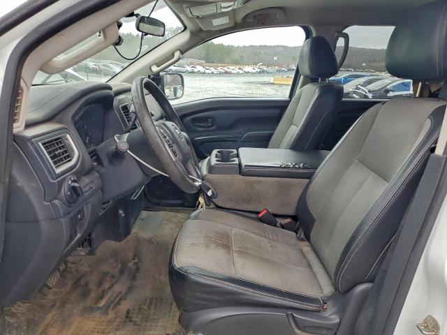 Nissan Titan S Image 3