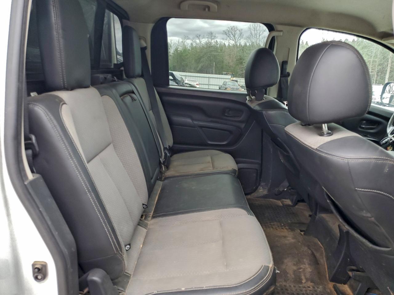 Nissan Titan S Image 11