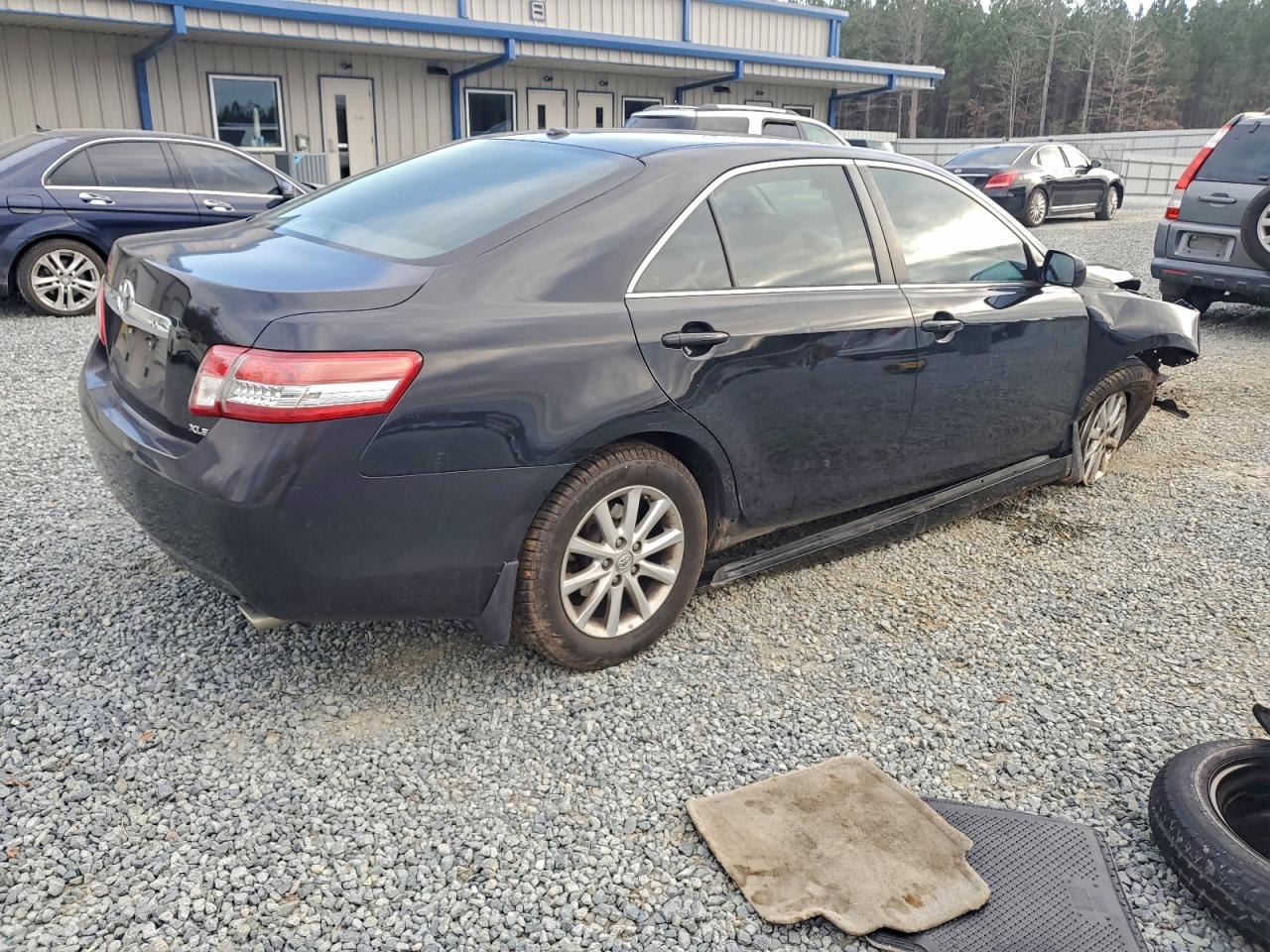 Toyota Camry Se Image 2