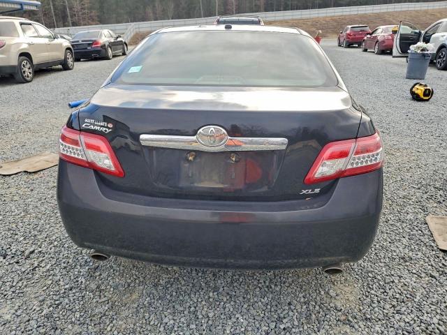 Toyota Camry Se Image 9