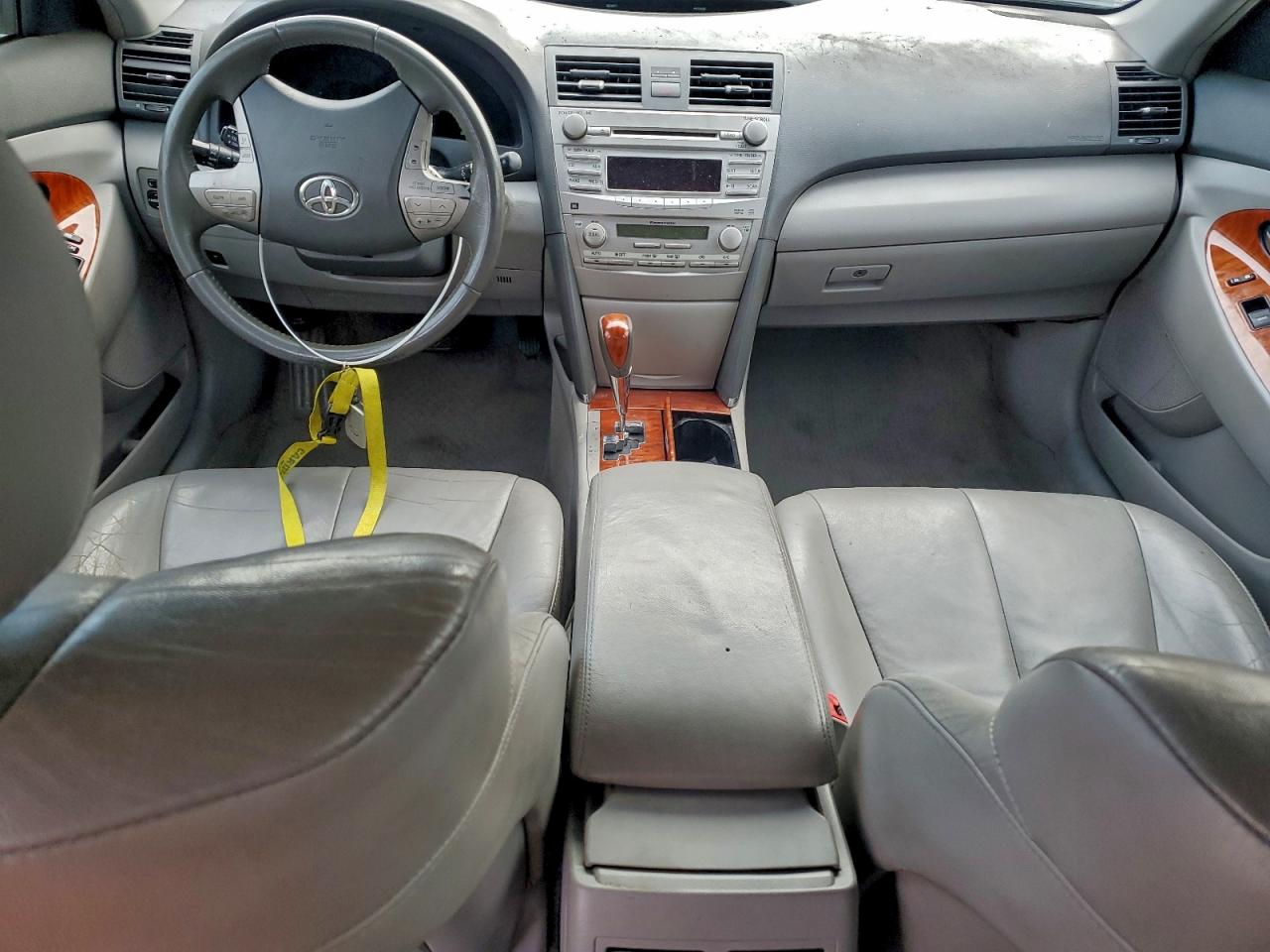 Toyota Camry Se Image 4