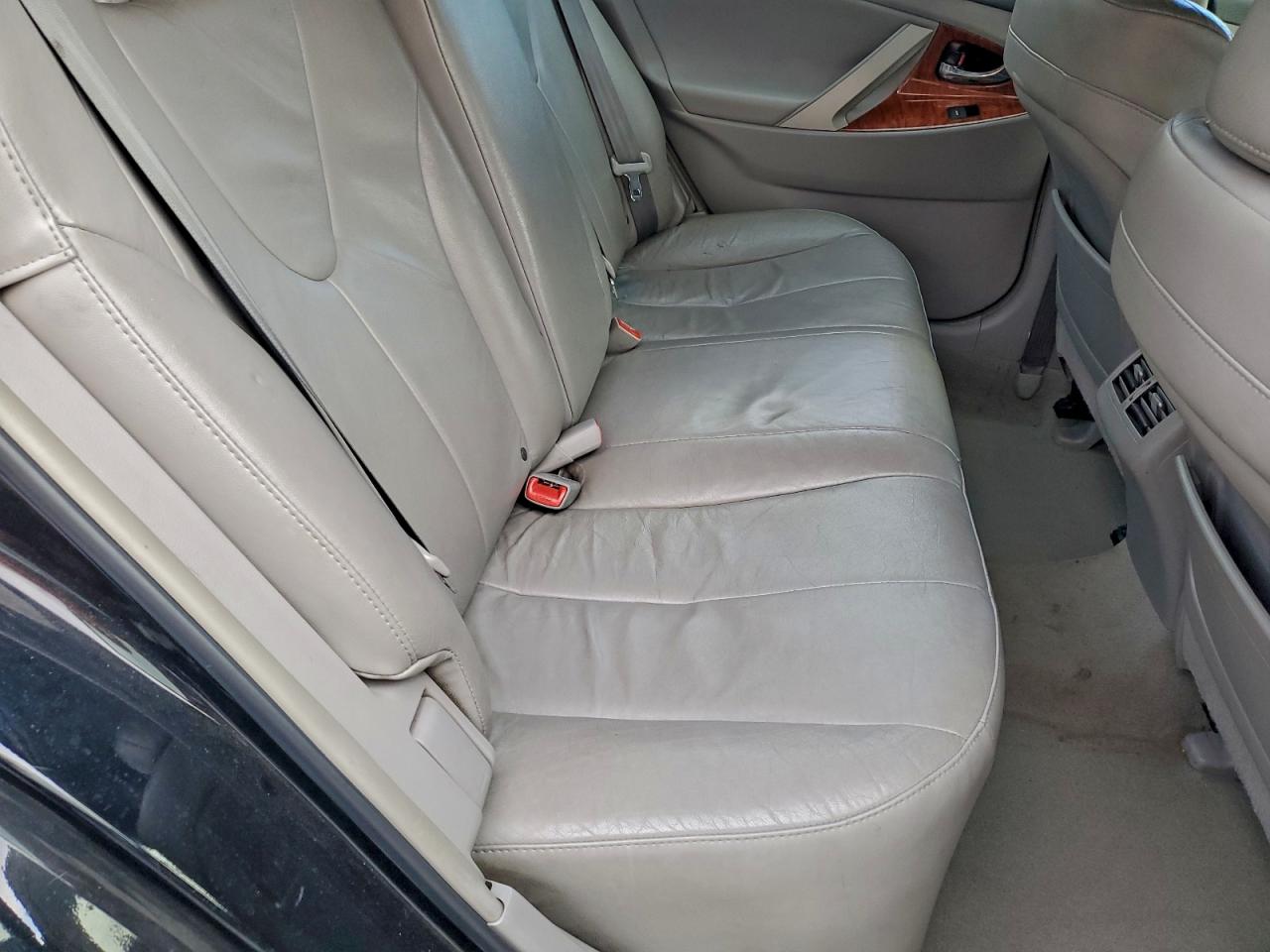 Toyota Camry Se Image 12