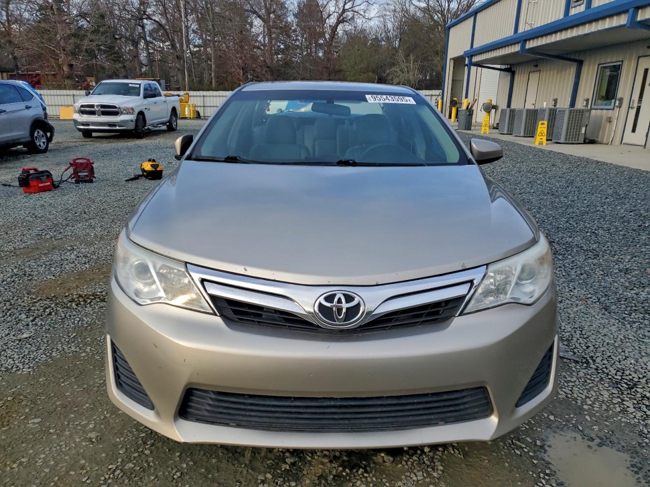 Toyota Camry L Image 8