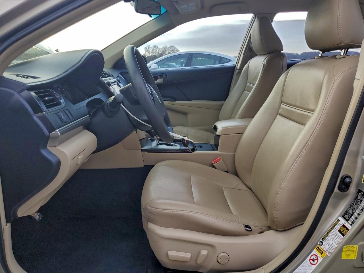 Toyota Camry L Image 3