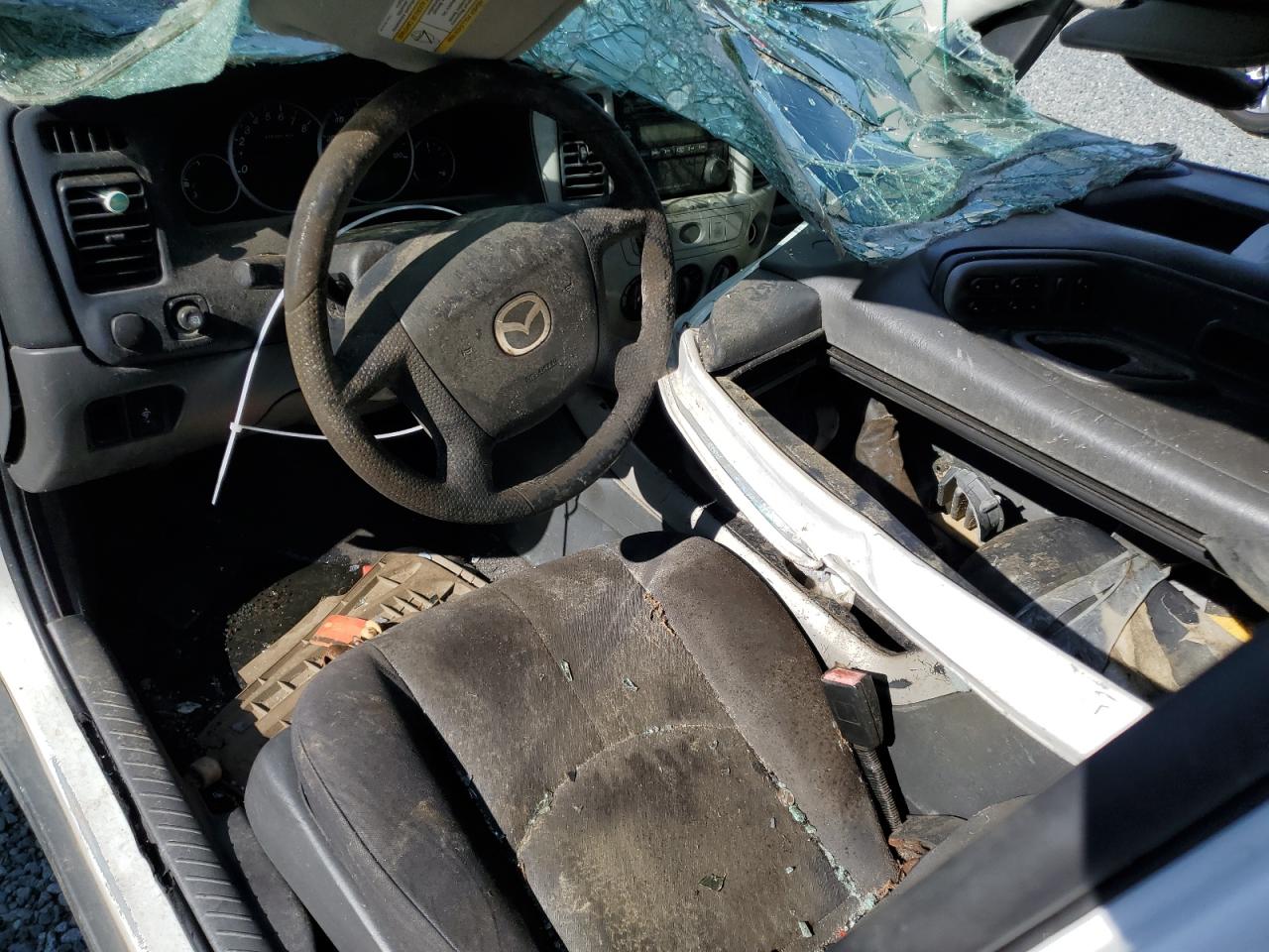 Mazda Tribute I Image 4