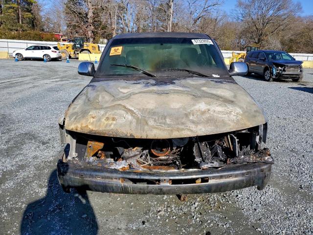 Chevrolet Silverado C1500 Image 3