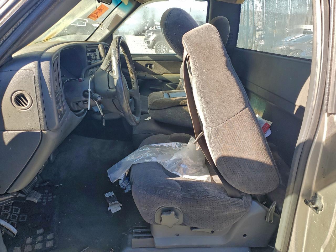 Chevrolet Silverado C1500 Image 5