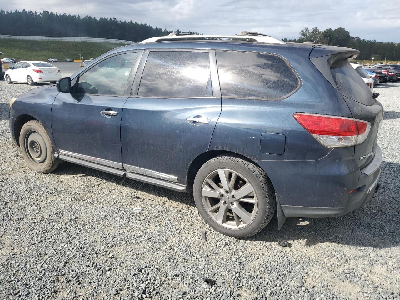 Nissan Pathfinder S Image 12