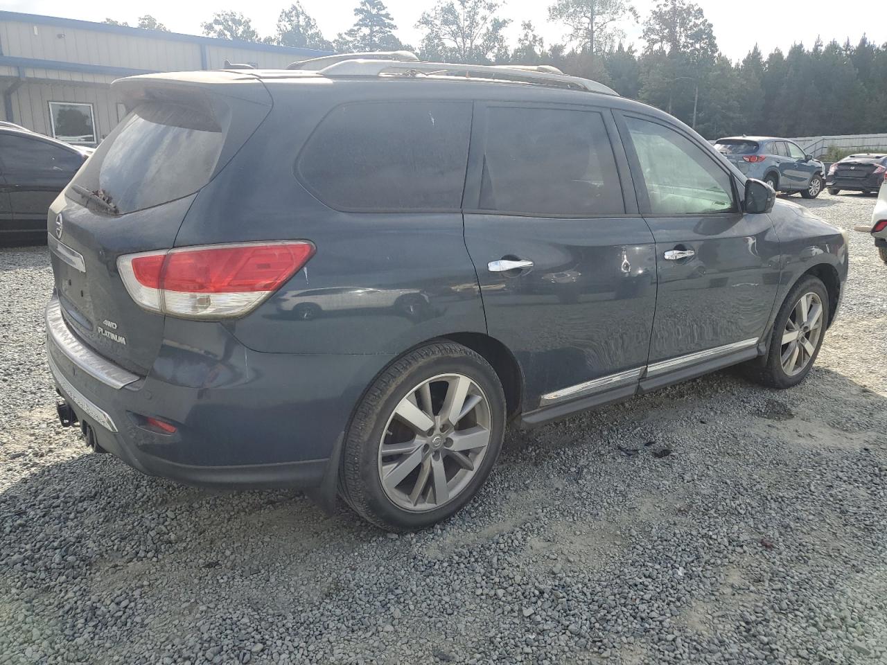Nissan Pathfinder S Image 5