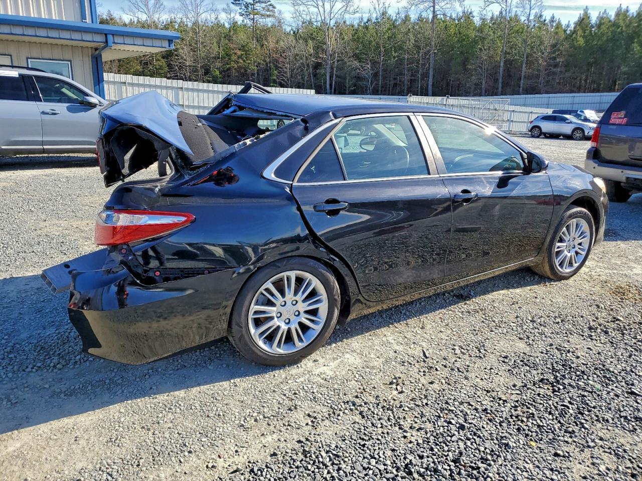 Toyota Camry Le Image 2