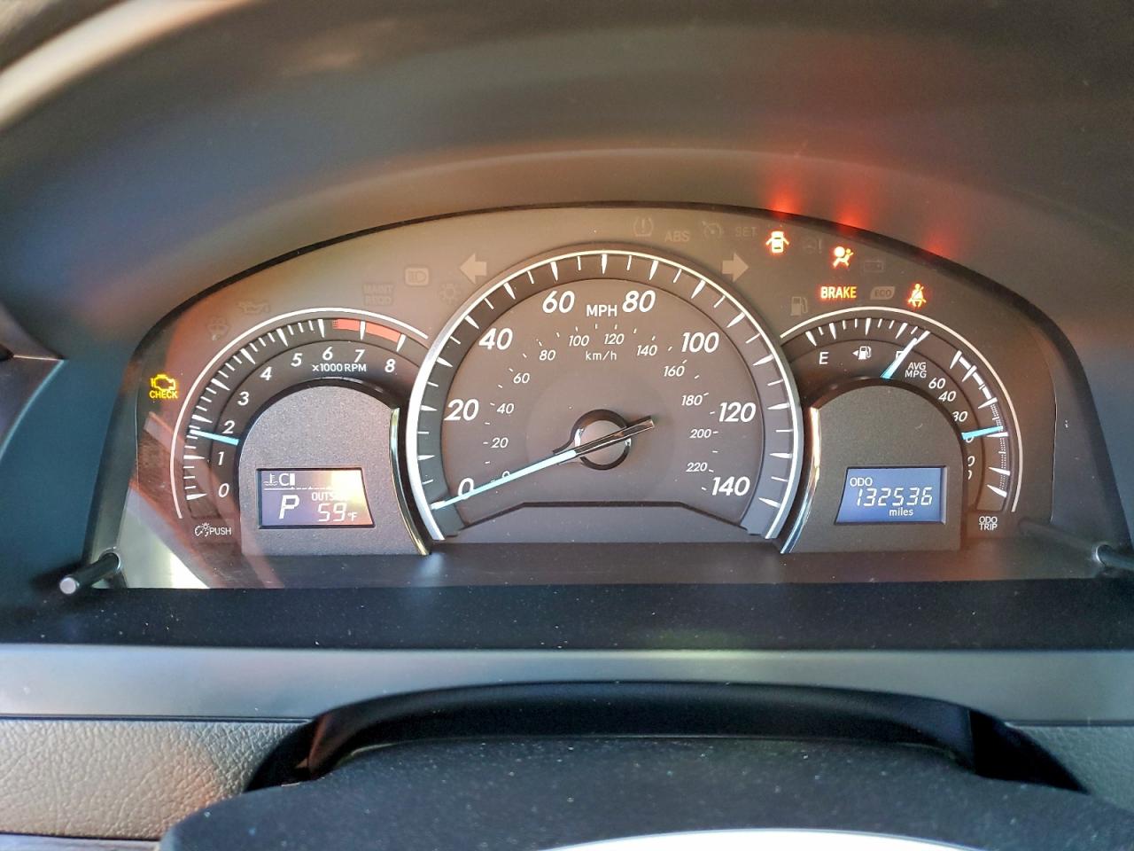 Toyota Camry Le Image 8