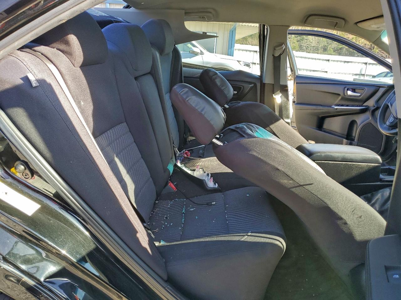 Toyota Camry Le Image 9