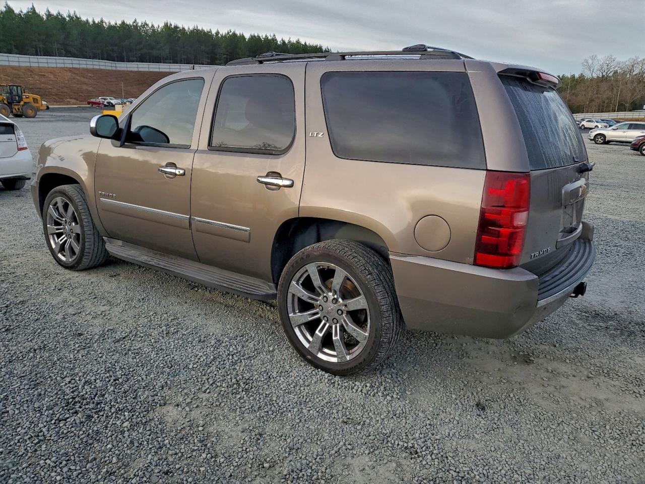 Chevrolet Tahoe K1500 Ltz Image 4