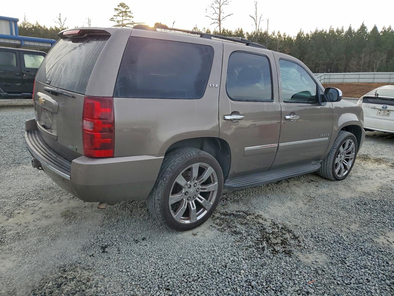 Chevrolet Tahoe K1500 Ltz Image 3