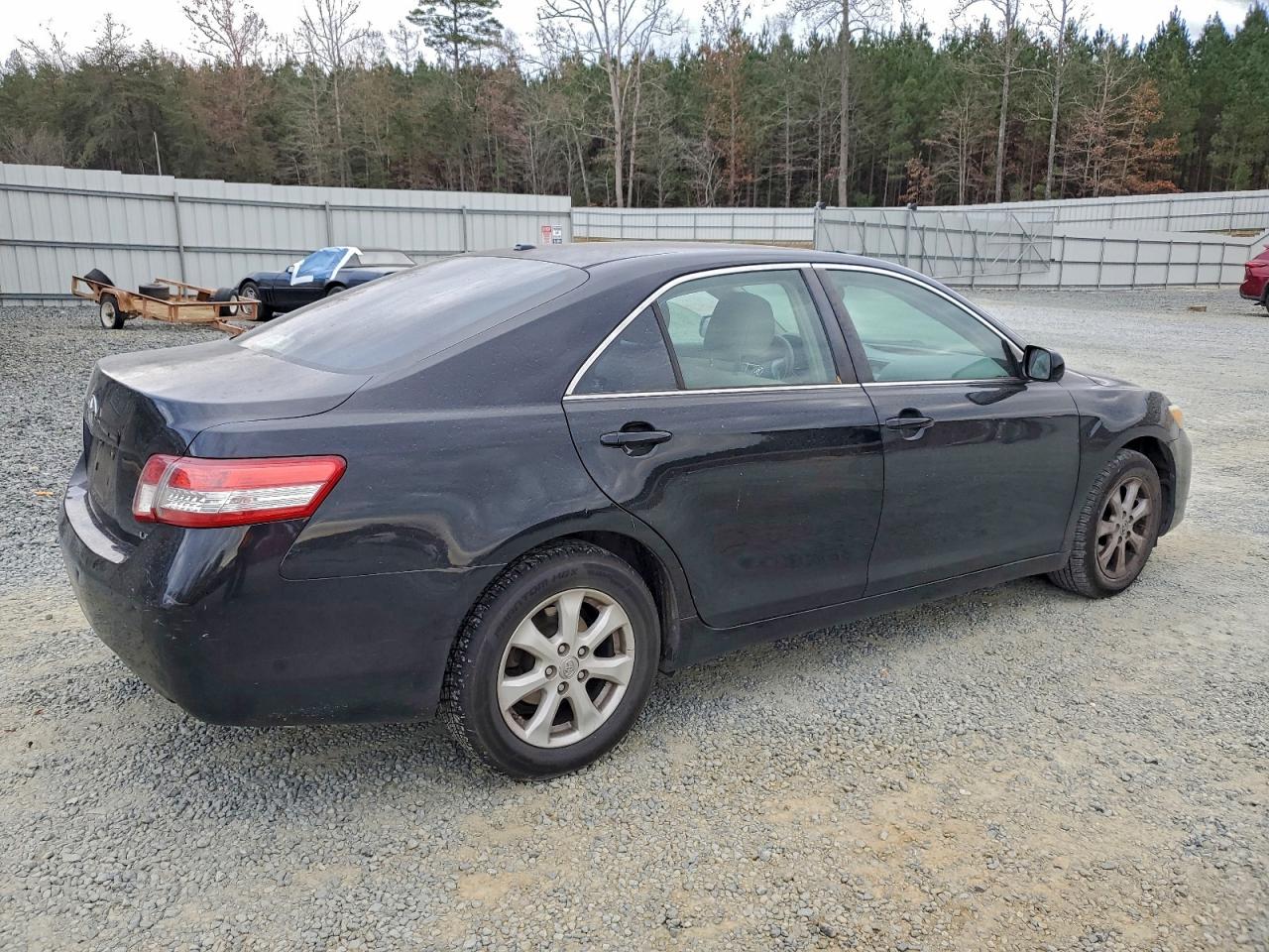 Toyota Camry Base Image 5