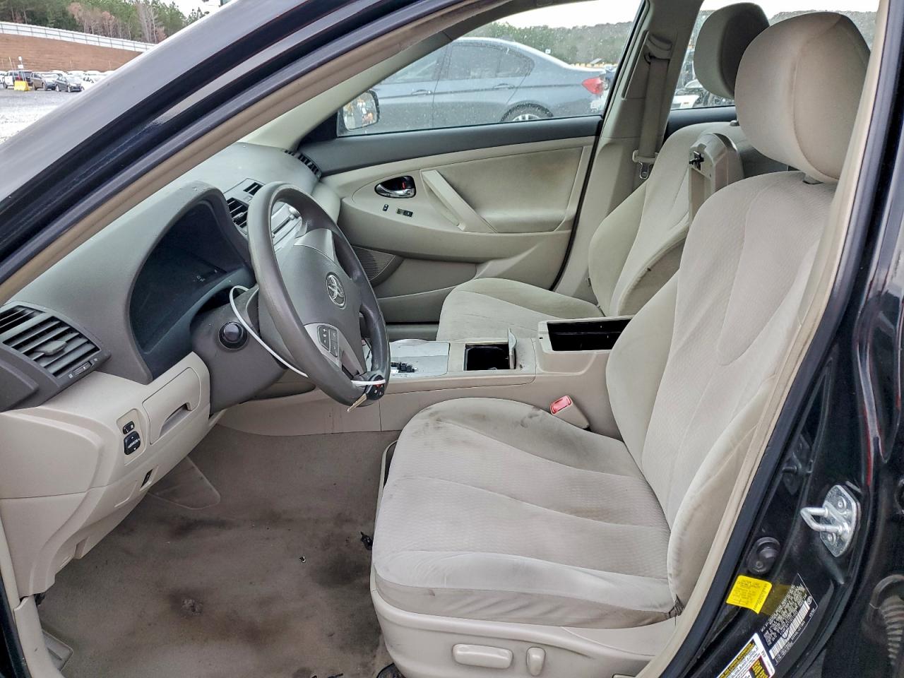 Toyota Camry Base Image 12