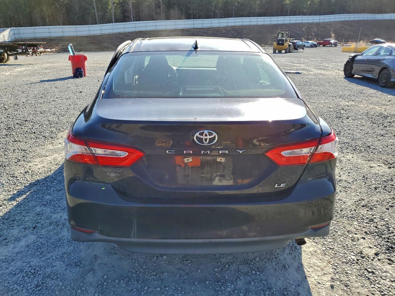 Toyota Camry L Image 10