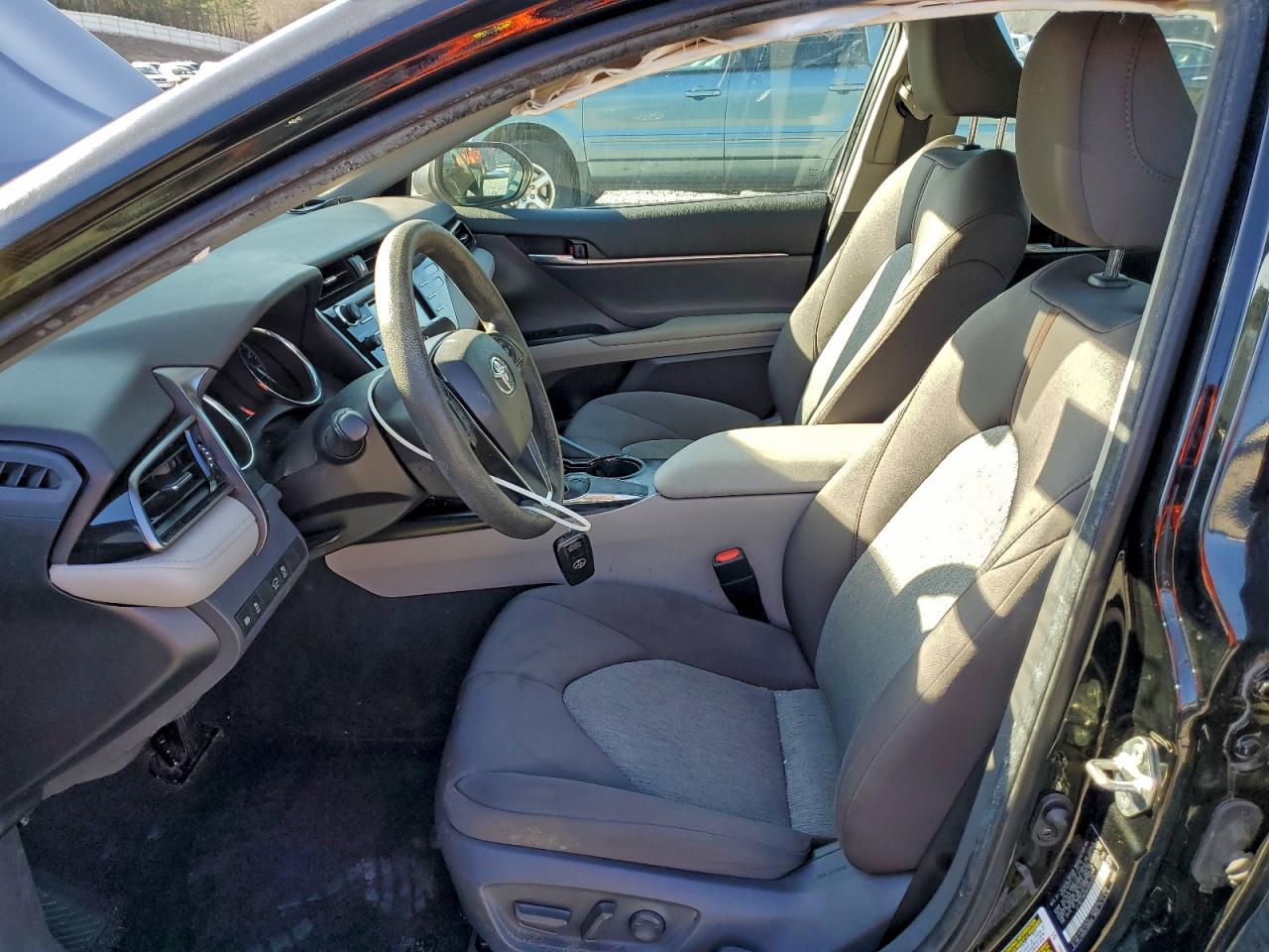 Toyota Camry L Image 11