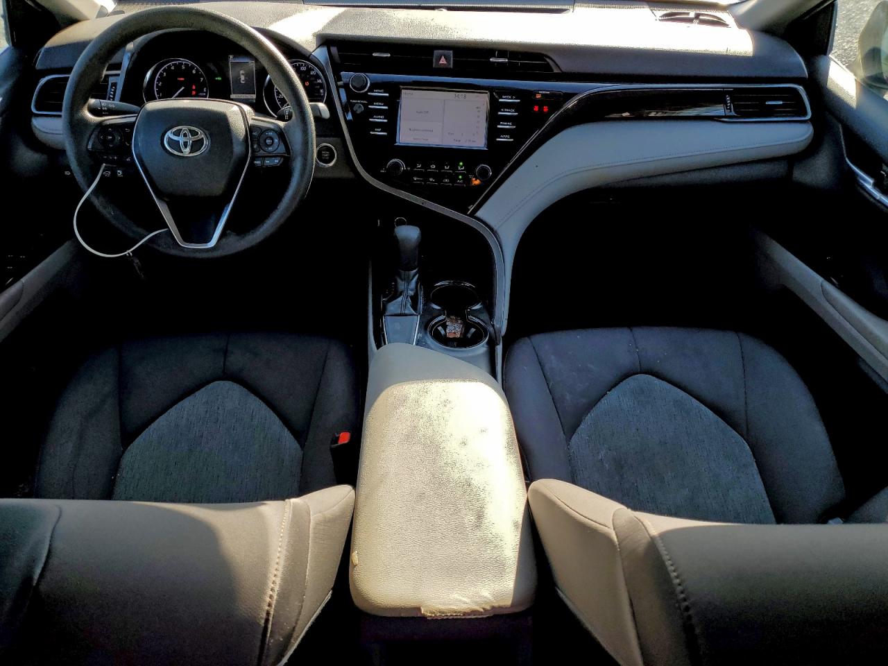 Toyota Camry L Image 2