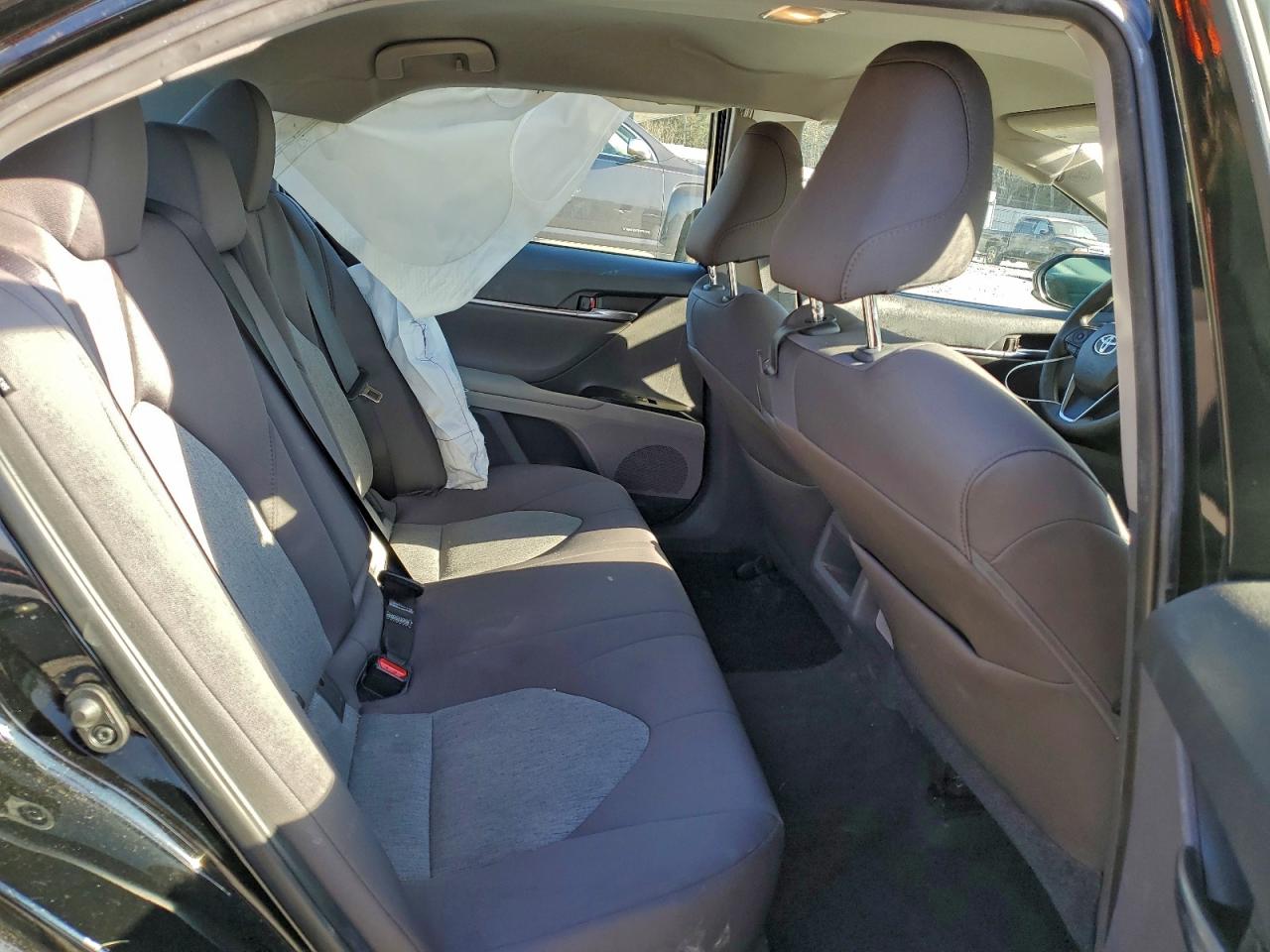 Toyota Camry L Image 3