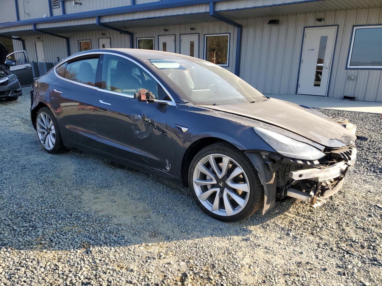 Tesla Model 3 Image 6