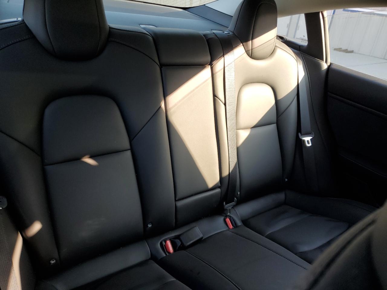 Tesla Model 3 Image 4