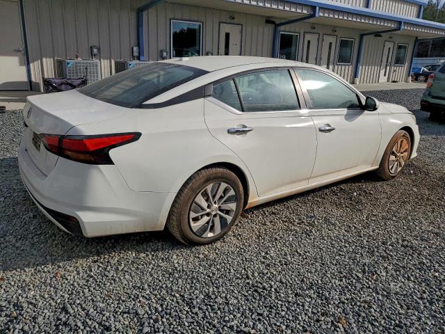 Nissan Altima S Image 10